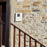 Casa Da Pracica, Serapicos Nyaraló *